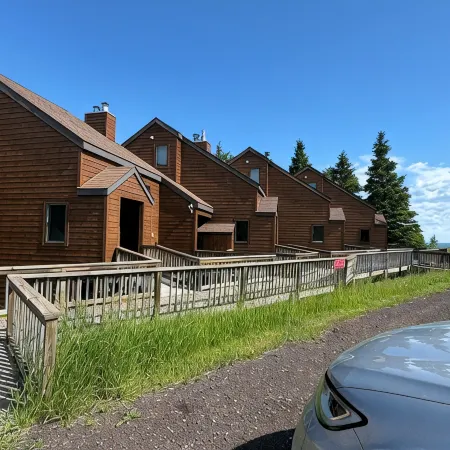 Modern Family Style Getaway -Wakefield UP House for up to 8!