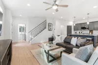 Modern Meridian Retreat - Spacious 4 Bedroom - Walkable Downtown