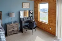 Catch on the Canal - Waterfront Getaway Near Casino, Dining & Entertainment - Wifi