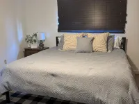 Walking distance to restaurants! Come enjoy our 3-bed cabin in Pine! Hotels in Pine
