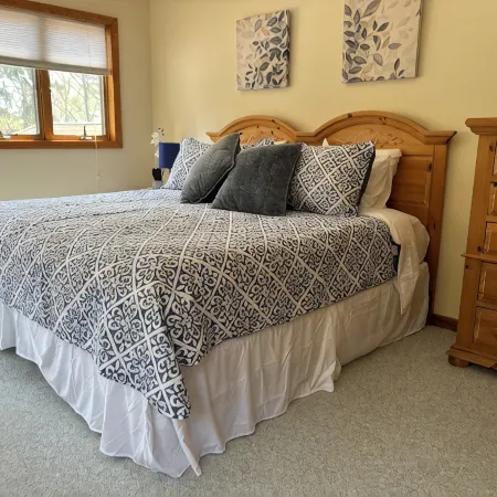 Spacious Newly renovated house with Hot tub, Game Room, Fitness room and more!
