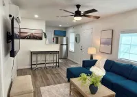 Cozy and Convenient- 5 min to Airport - 3-Star