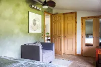 Guest House on a Homestead - Chalets