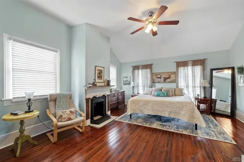 Historic Downtown Loft C - Apartments