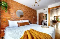 Top Rated - PRIME Location - CLEAN - Parking Free - Condos