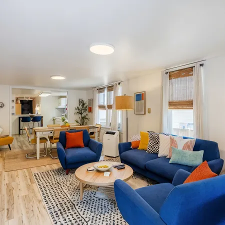 7 Min Walk to Light Rail - Direct to Stadiums, Downtown, or Bellevue, Redmond