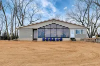 Private Lake Resort house w swimming, fishing, beach access, sand dune ATV Park - Homestays