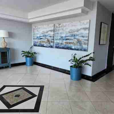 Steps from the Beach, Romantic Studio w/King Bed Others