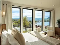Ultra Luxury Chelan Lake House w/ Sauna, Steam Room, Cold Plunge, and Hot Tub Hotels in Chelan