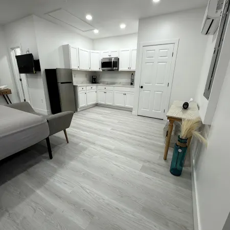 Clean, Modern, and Centrally Located Guesthouse in Port St. Lucie