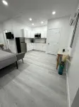 Clean, Modern, and Centrally Located Guesthouse in Port St. Lucie - Apartments