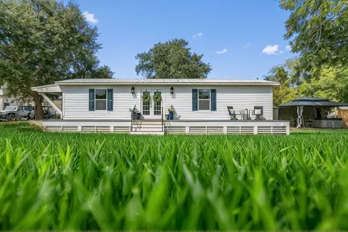 Luxury Cottage Directly Across from the Beach Hot Tub Center of Downtown-Private - Wifi