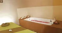Golden Flower by Kagum Hotels - Romantic