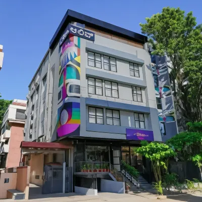 Olive JP Nagar Metro by Embassy Group Các khách sạn gần Cây đa lớn