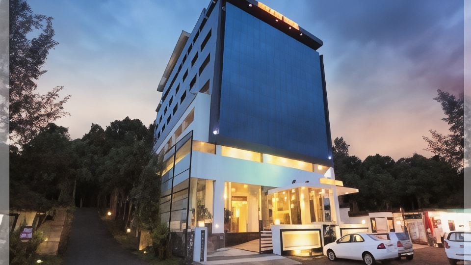 Holiday Vista Thekkady a Premium Hotel Near Periyar Wild Life Sanctuary with Sky View Pool