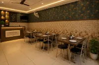 Hotel KS International (50 Meters from Railway Station) - Homestays