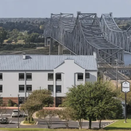 Super 8 by Wyndham Natchez
