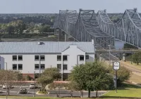 Super 8 by Wyndham Natchez