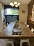 Route 66 Rails to Trails home with Central AC and WIFI - Homestays