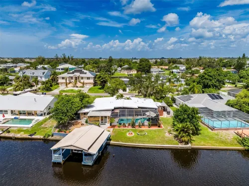 Waterfront Mid Century Cottage w/Pool and Spa- Close to beaches - Sleeps 9