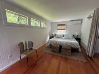 The Little Red Cottage - A cozy home steps away from private beach & wine trail. - Wifi