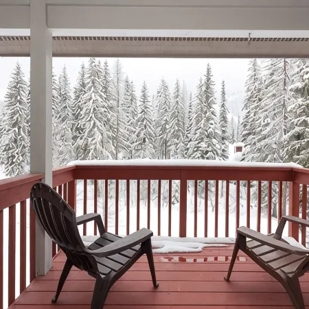 SKI IN/OUT, HOT TUB. 4 Bed 4.5 bath, 3 Kings, sleeps 20! 45 min to Glacier.