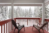 SKI IN/OUT, HOT TUB. 4 Bed 4.5 bath, 3 Kings, sleeps 20! 45 min to Glacier. - Hot Tub