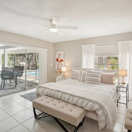 Beautiful beach house with heated pool, 1 mile to Siesta Key Beach