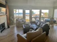 Beautiful Ocean View Condo with Communal Pool & Hot Tub - WiFi