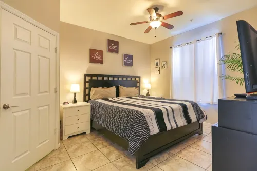 Windsor Hills Condo w/all things Mickey. Pool/Waterpark and minutes from Disney!