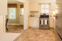 Closest to DOWNTOWN! Pet Friendly - 3 tähden