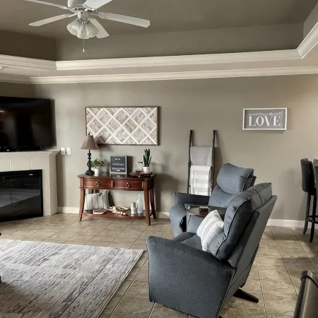 6109 Towers, Beautiful Condo! Quiet! Elevators, Indoor/Outdoor Pools. Free Wifi