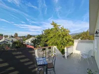 Cozy suite with private entrance, 5 minutes from downtown. - Homestays
