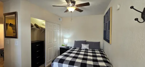 Cozy Updated Cove of Heaven, 5 mins from Lake Hefner and mall. Centrally located - Apartments
