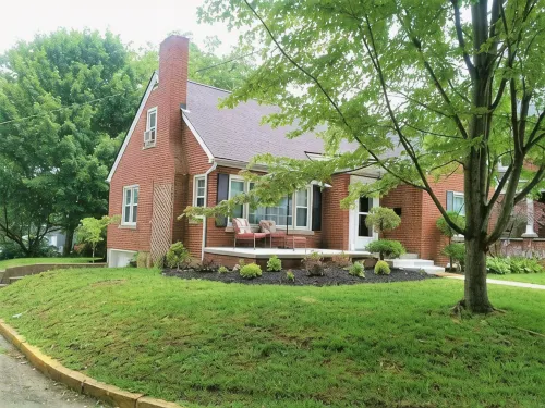 Spacious Home: Sleeps 9, Fire-Pit, Walk to Eku, Parks & Downtown, 2Miles to I-75