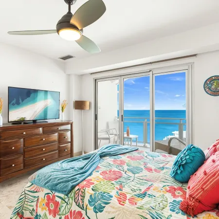 Charming 2-bedroom corner deluxe condo in Cupecoy with ocean and sunset view