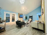 Family Retreat Near Ballantyne, SouthPark & CLT; Walking Distance Shops/Dinning - Bungalows