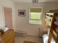 Comfortable well located accommodation in Benbecula - Ramah keluarga