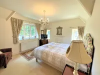 Iconic  Luxury Detached Period House on the River Bank with parking. - 5-Star