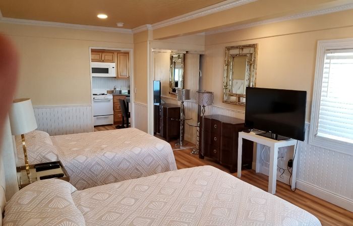 Vineyard Harbor Motel - Private Beach