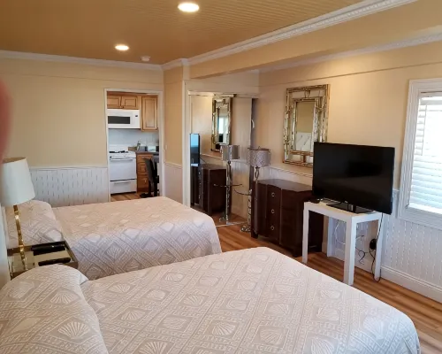 Vineyard Harbor Motel - Private Beach Hotels in Tisbury