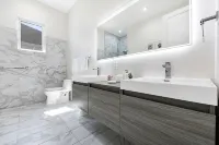 2BR Luxury Modern Condo: Baha Mar, Beach & Pool - Gated Community - Homestays