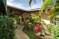 Exclusive 5 Bedroom Rainforest Retreat, Ocean/ Mountain View’s /sleeps 12
