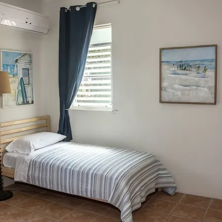 Family time, 5 minute walk from main walkway to restaurants and beach!