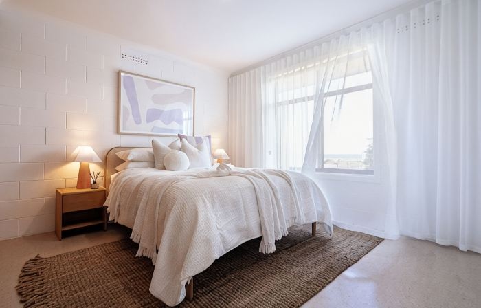 Cosy, fully-renovated apartment with ocean views and 1-minute walk to the beach