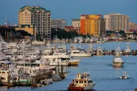 ~Beachfront ~ Spectacular View~Updated ~ Family Friendly~Great Location~ - บังกะโล