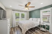 Charming 2-bedroom house with Great kitchen space in Madisonville. - 무료 와이파이