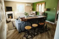 Cambrian & Co. Downtown Loft Stylish, Sophisticated, Charm - Wi-Fi