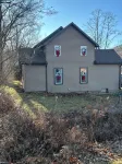 Nature's Edge-4 bedroom/2 bath serene getaway w/ River & Firepit - 3-Star