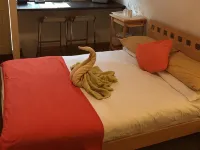 Woodland Lodge - parking